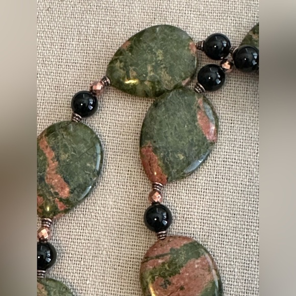 22 inch Unakite bead necklace NWOT - Picture 3 of 11
